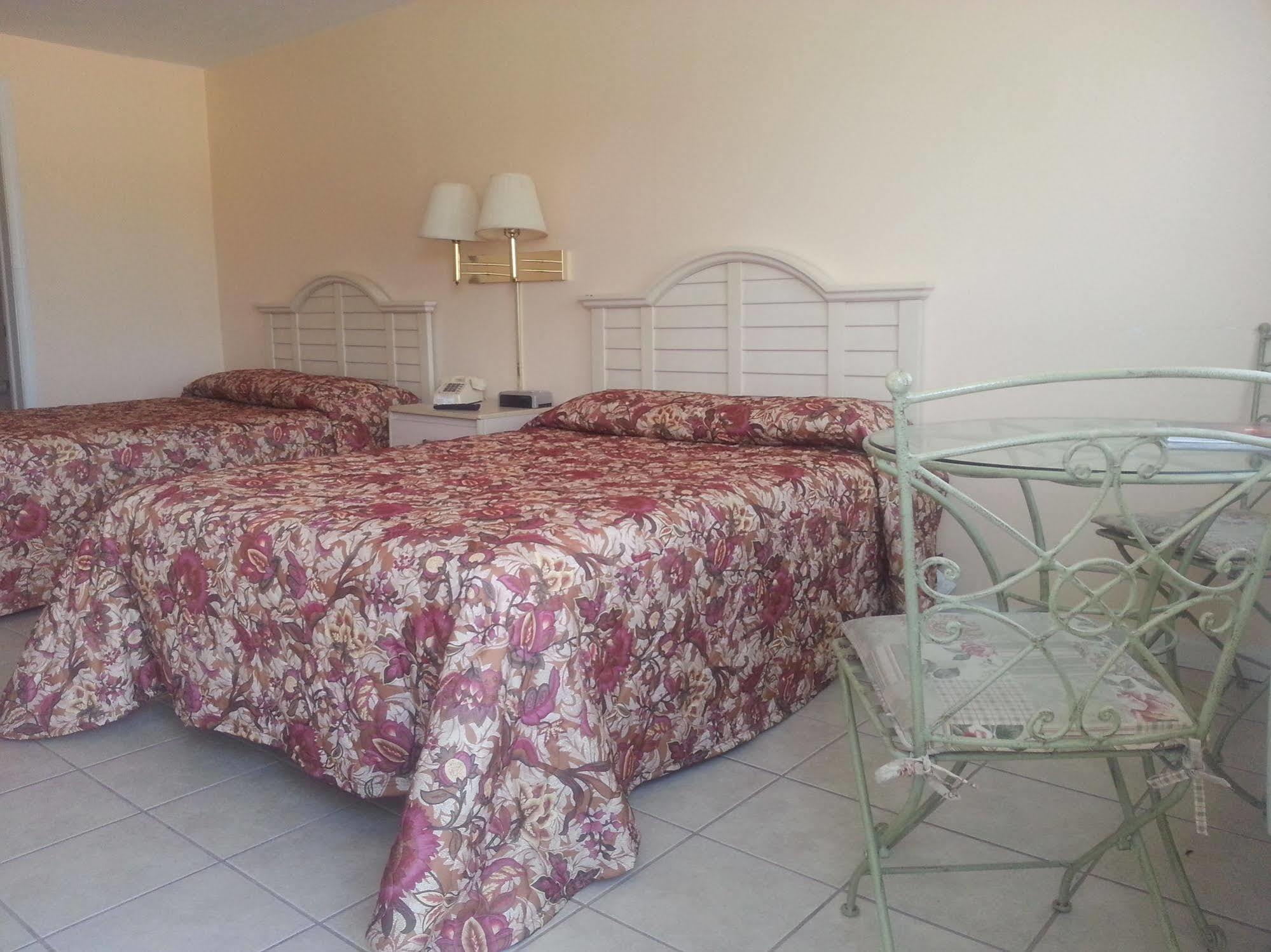 Lowes Wharf Marina Inn Sherwood Extérieur photo